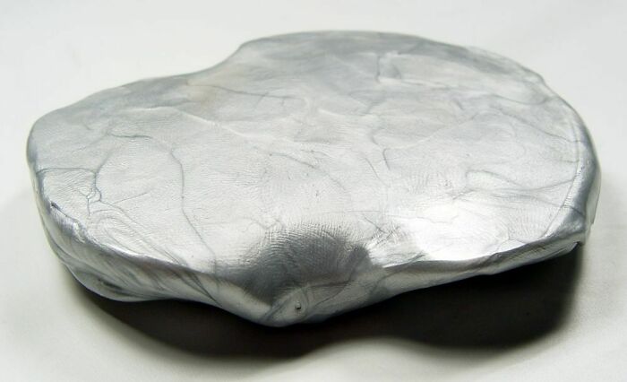 Gray piece of Silly Putty