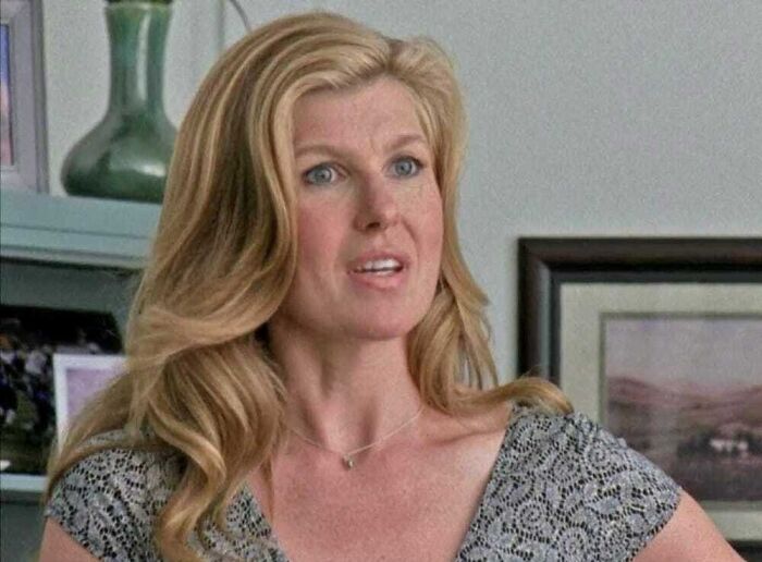 Tami Taylor is siting and talking