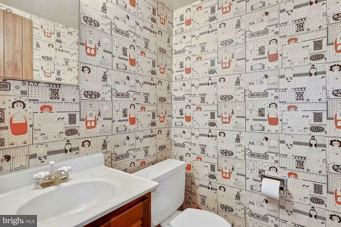 Bathroom Wallpaper That Makes A Statement