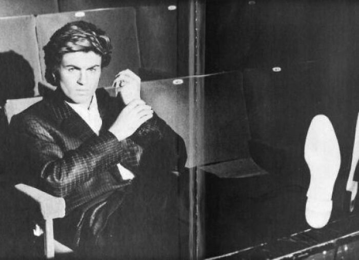 George Michael en una sesión de fotos para su primer single "Careless Whisper" en 1984