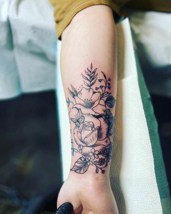 143+ Tiny Flower Tattoos Petite + Pretty Designs - TattooGlee | Tiny flower  tattoos, Tiny wrist tattoos, Dainty flower tattoos