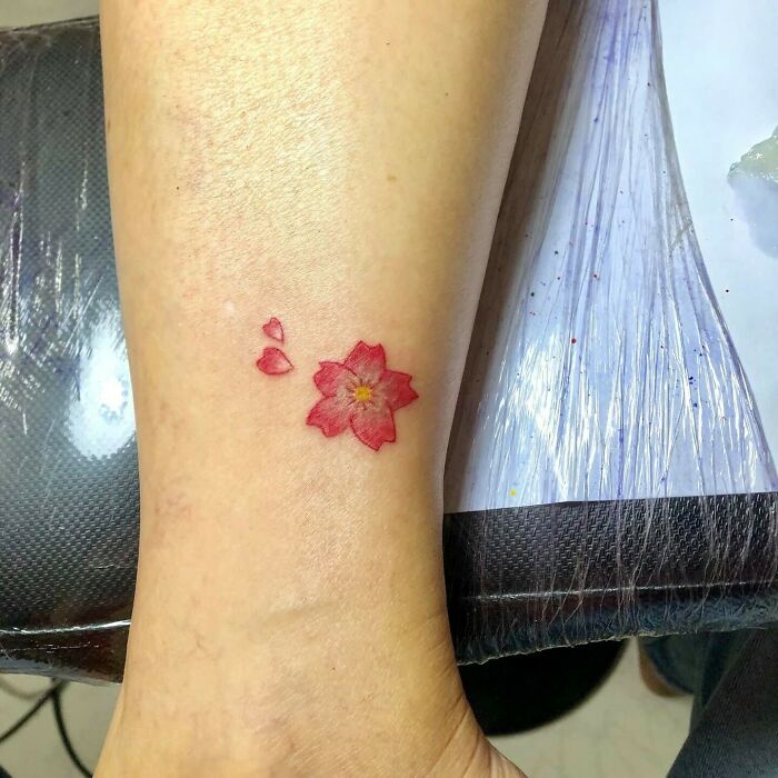 Share 98 about flower tattoo with names in petals super cool  indaotaonec