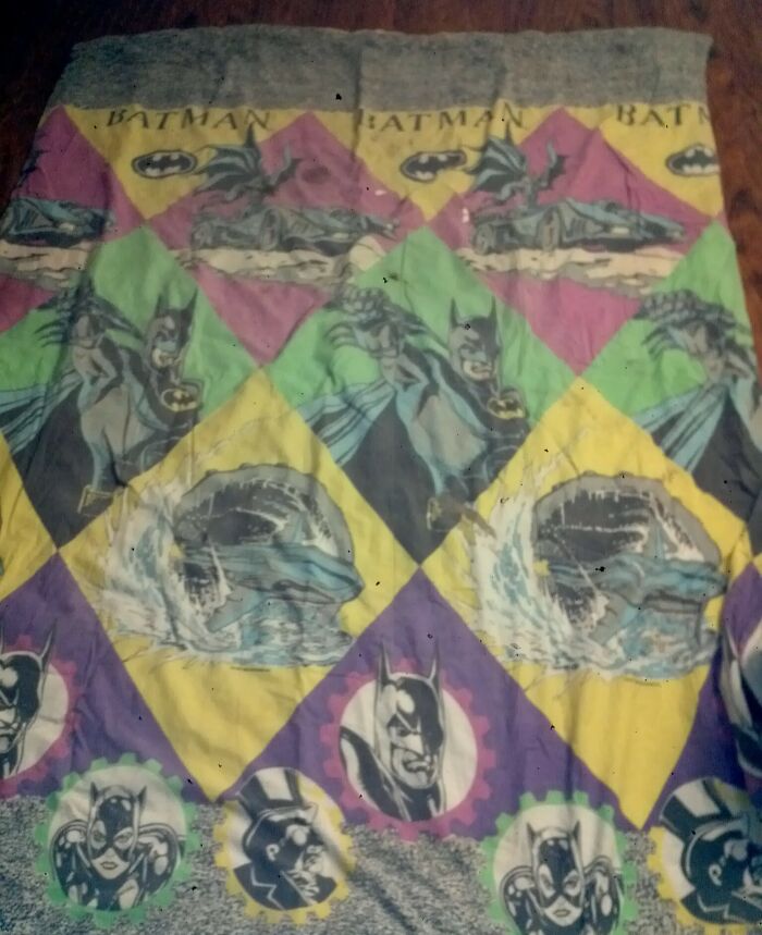 ¡Encontré mi vieja manta de Batman de la infancia en casa de mis padres! El mejor regalo prenavideño