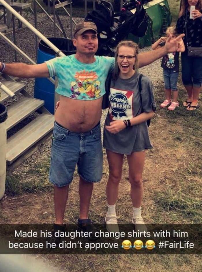 This Dad Saw His Daughter At Our Local Fair And Didn’t Like What She Was Wearing