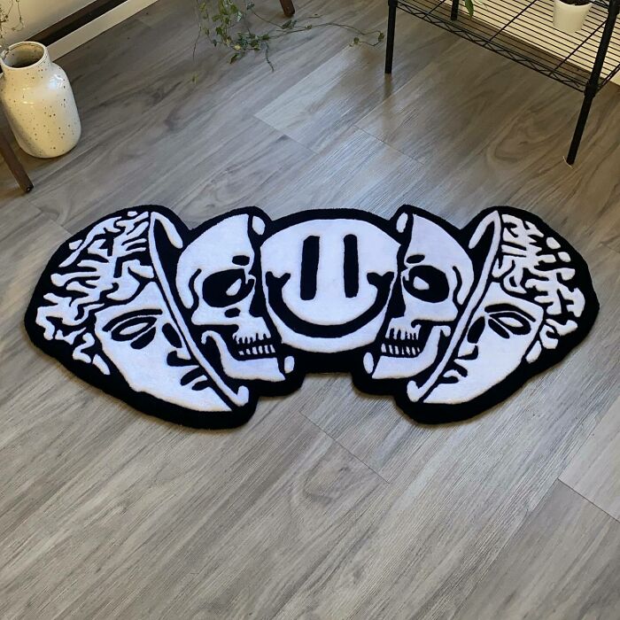 Different heads rug