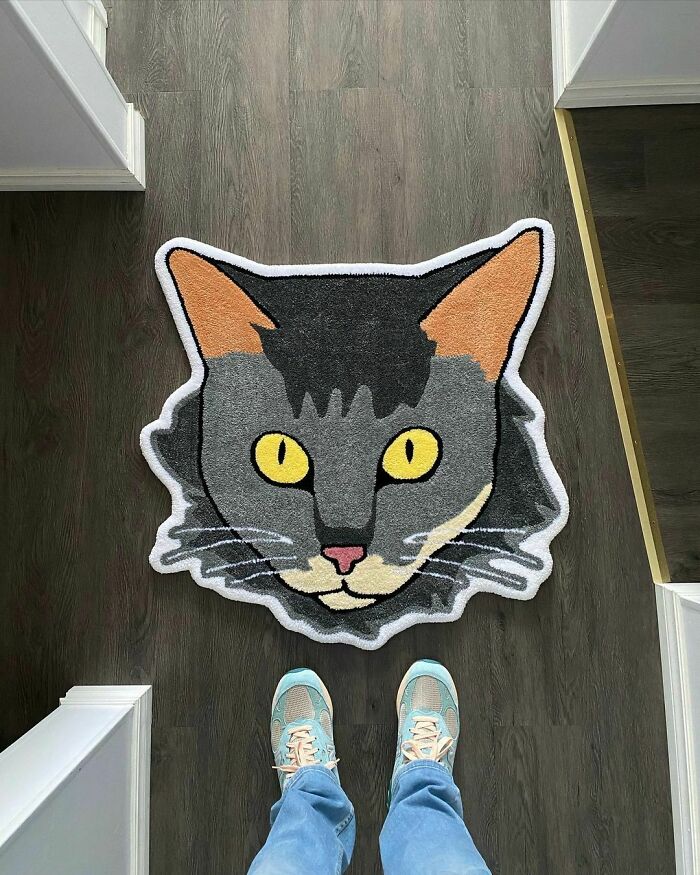Colorful cat head rug