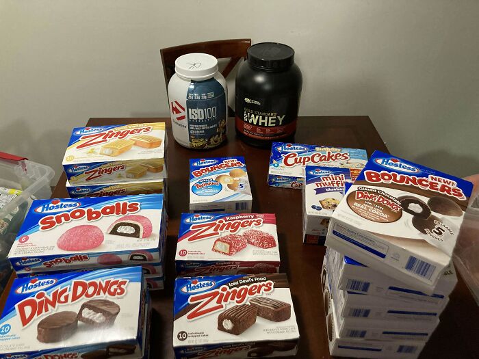 Been Struggling To Afford Food Lately And Only Finding A Lot Of Empty Dumpsters. Last Night I Was Grateful To Find A Massive Haul Of Snacks And Drinks. And That Protein Powder!