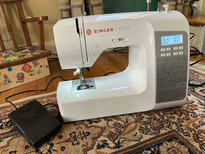 Found A Brand New Singer Sc220. The Box Said Damaged, But It Works Perfect. Psyched