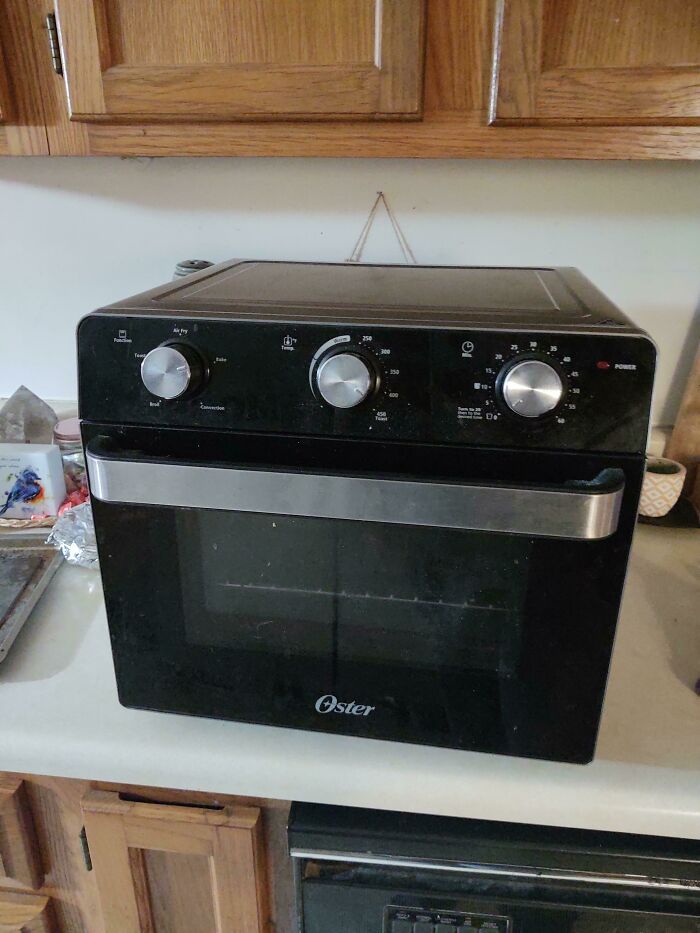 Local Overpriced Thrift Store Throws Out Tons Of Perfectly Good Items... Snagged This Air Fryer Convection Oven, It Works Just Fine. I Wish I Could Save Everything