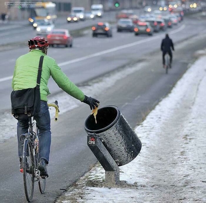 Cubo de basura para ciclistas en Dinamarca