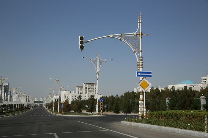 Traffic Light In Turkmenistan With A Very Elaborate Design, Totally In Line With The Public Lighting That Can Be Seen In The Background