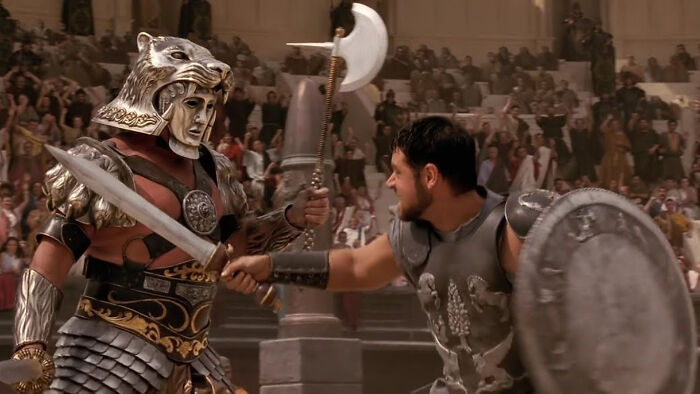 Maximus fighting o the arena 