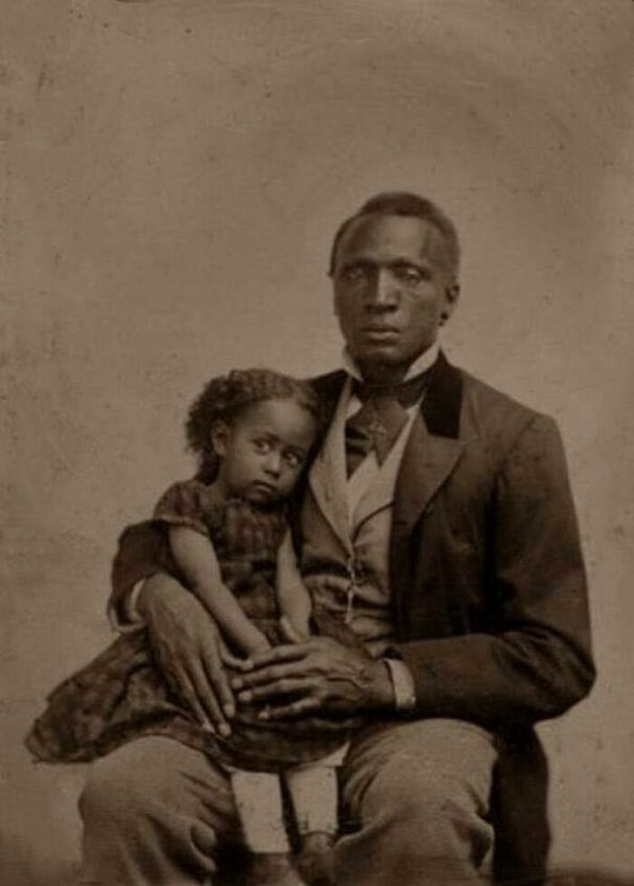 Retrato de una hija sentada con su padre, década de 1870