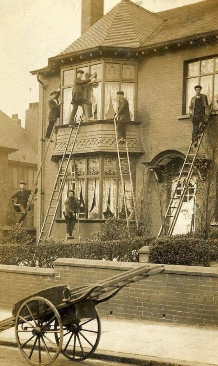 Even The Window Cleaners Wore Suits 100 Years Ago