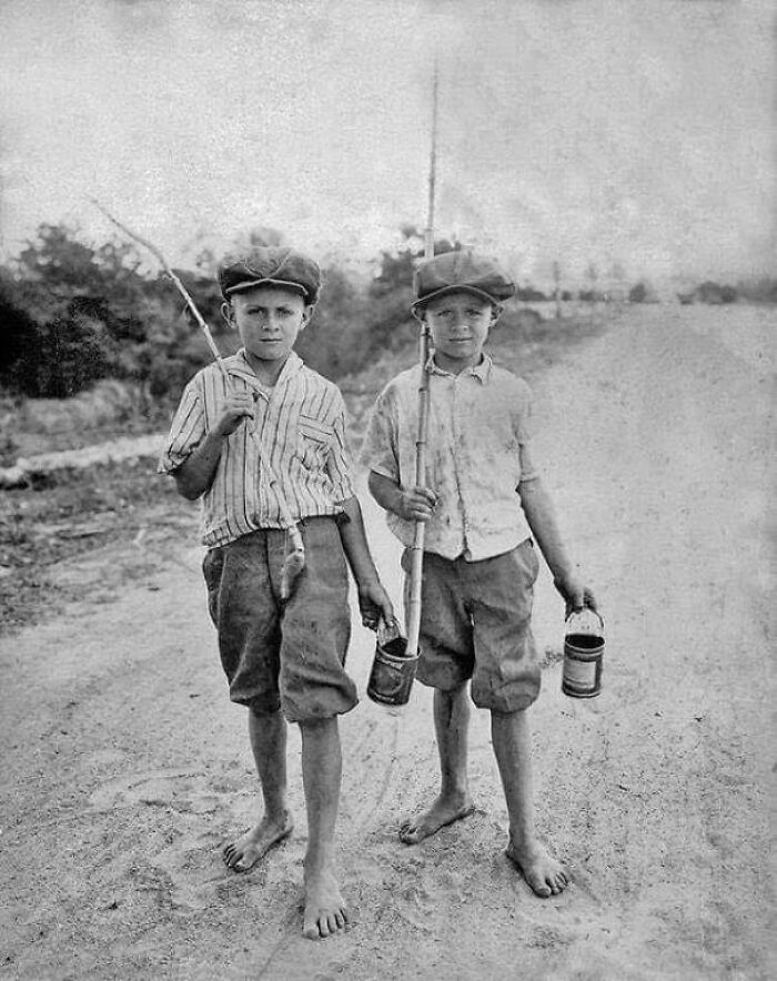 Dos niños pescando, Texas, 1925