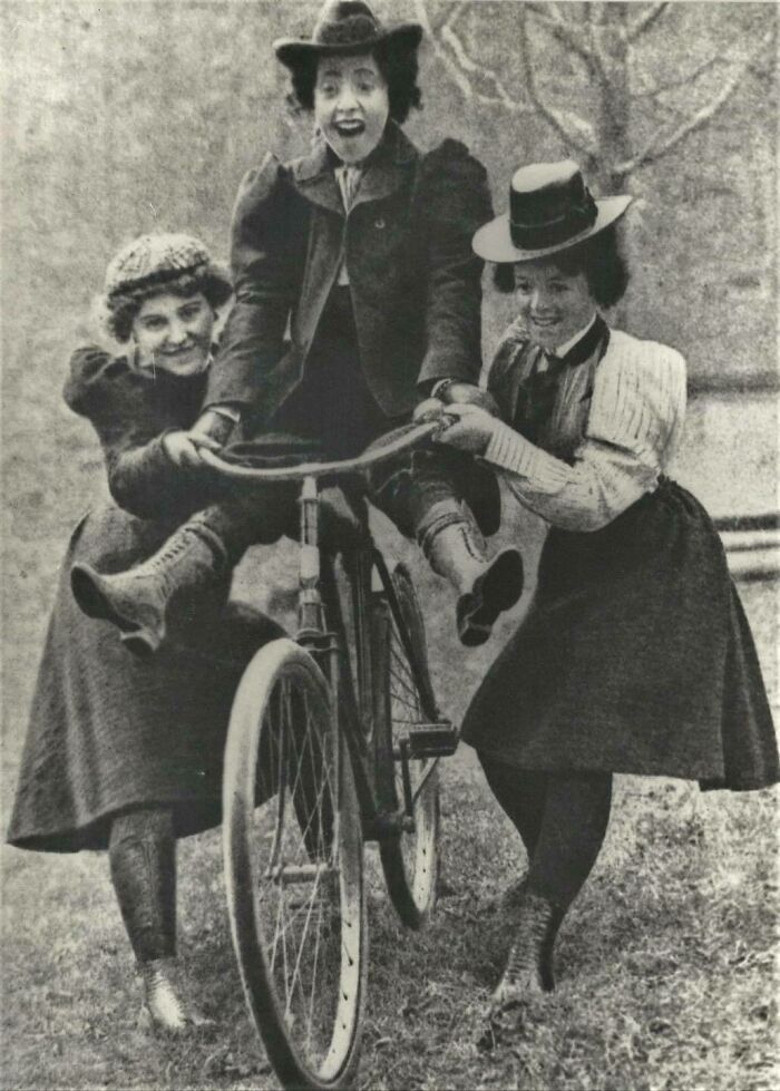 Aprendiendo a andar en bicicleta, 1895