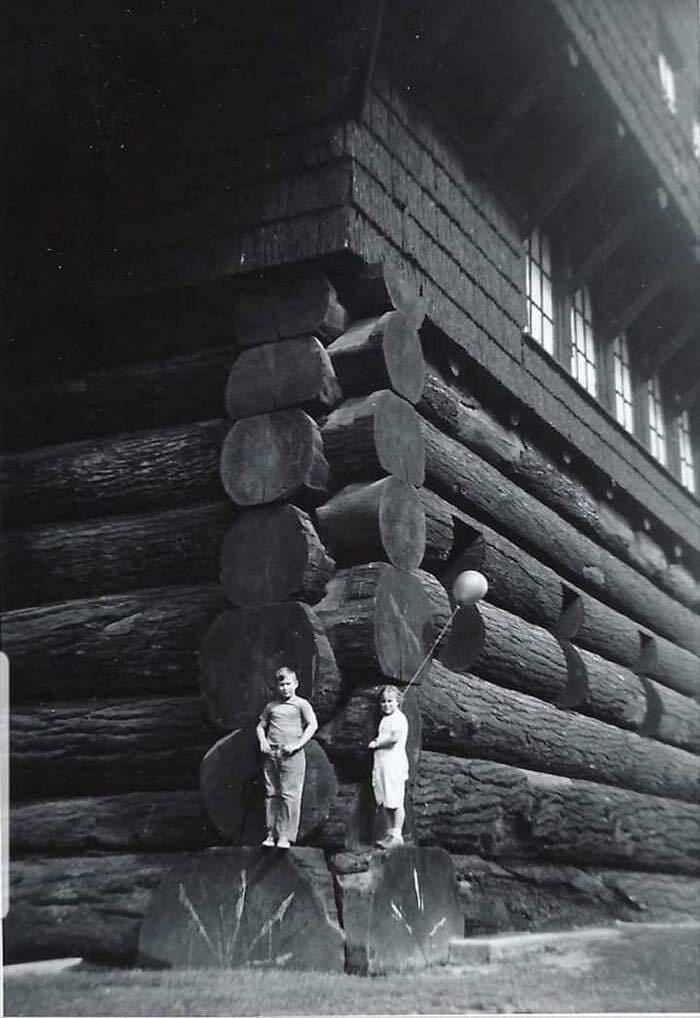 “World’s Largest Log Cabin”. Portland, Oregon, 1938. Built In 1905, Burned Down In 1964