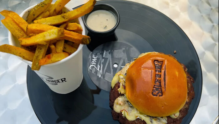 Smash In Burger Paris. Food Served On A 2pac Vinyl. Taken From Best Ever Food Review Yt