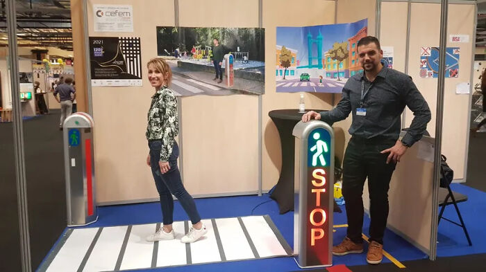 New French Concept Of A Luminous Bollard For The Pedestrian Crossings Where There's No Traffic Lights, It Turn On When Someone Is Detected