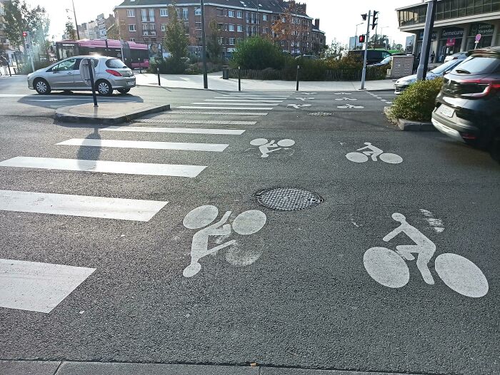 Paso de peatones + paso de bicicletas en Francia