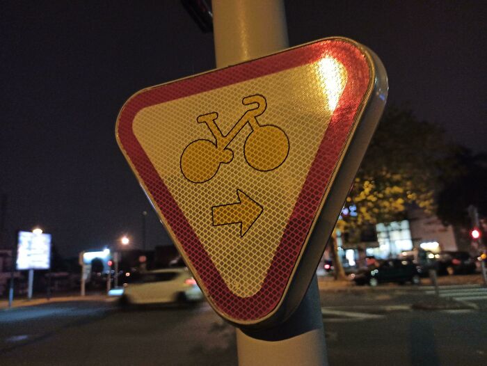 Road Sign Fixed On The Traffic Light Poles In France That Allow The Bikes To Cross A Red Light To Follow The Arrow