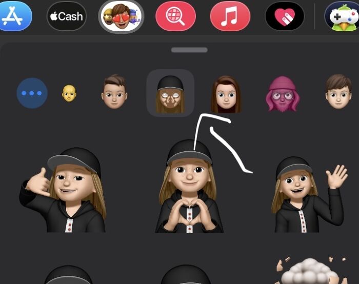 This Picture Of The Memoji That I Made And For Some Reason Looks Like This When It’s Down Near The Keyboard (Zoom In If You Need)