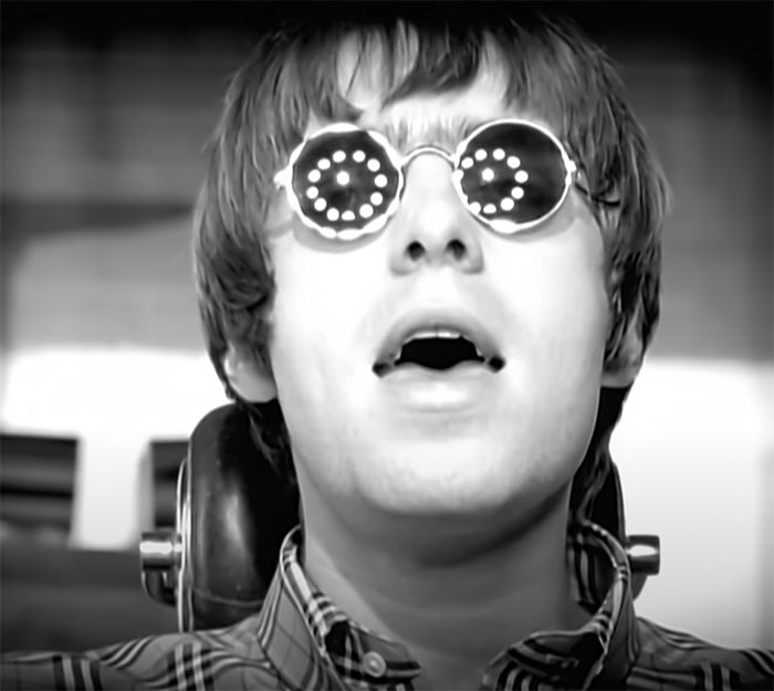 Oasis singing in Wonderwall