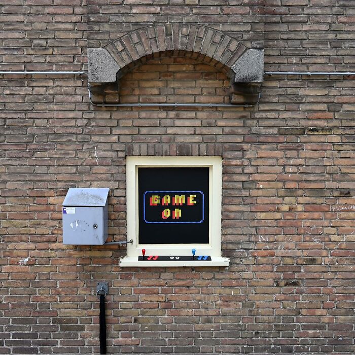 Artist Weekly Surprises Residents On The Streets Of Amsterdam With His Art