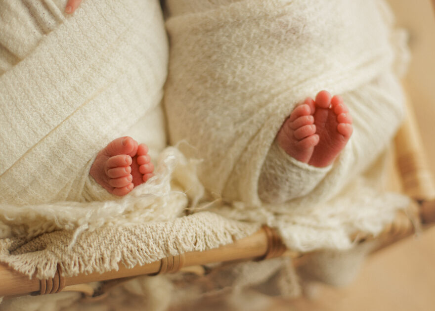I Photographed Newborn Twins (10 Pics)