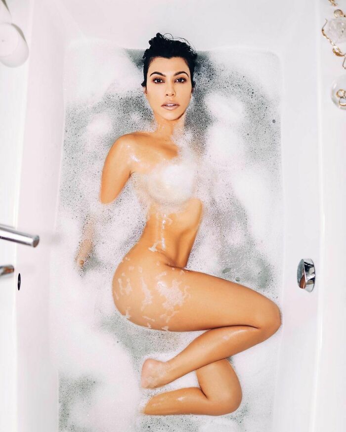 Kourtney Kardashian Was Called Out For Editing This Instagram Photo (Changing Proportions And Altering Other Features)