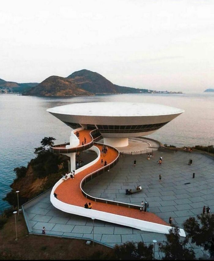 Niterói Contemporary Art Museum, Oscar Niemeyer, 1996