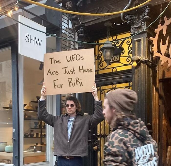 Funny-Dude-With-Sign-Protesting-Annoying-Things