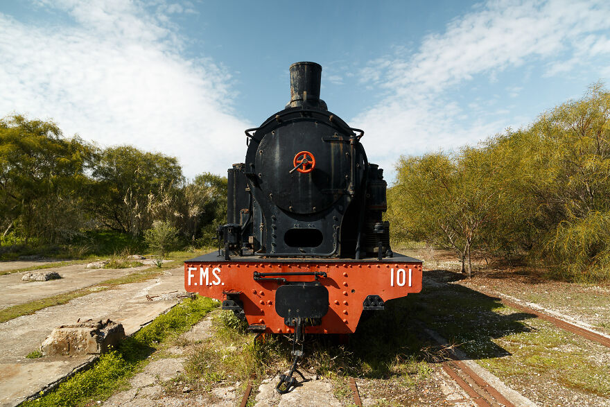 Ghost Trains: Discovering Abandoned Locomotives. (15 Pics)