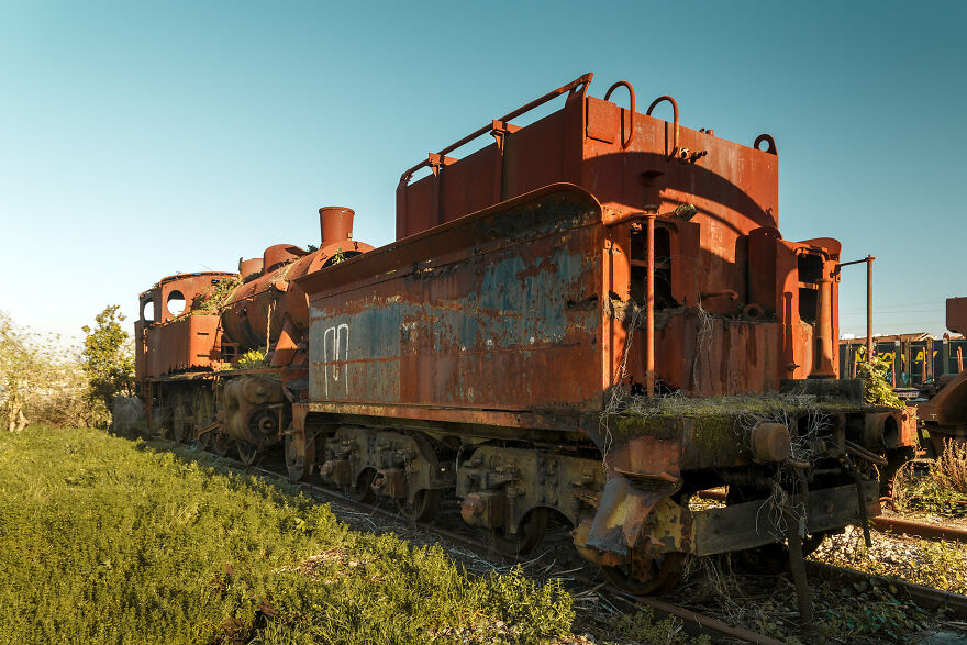 Ghost Trains: Discovering Abandoned Locomotives. (15 Pics)