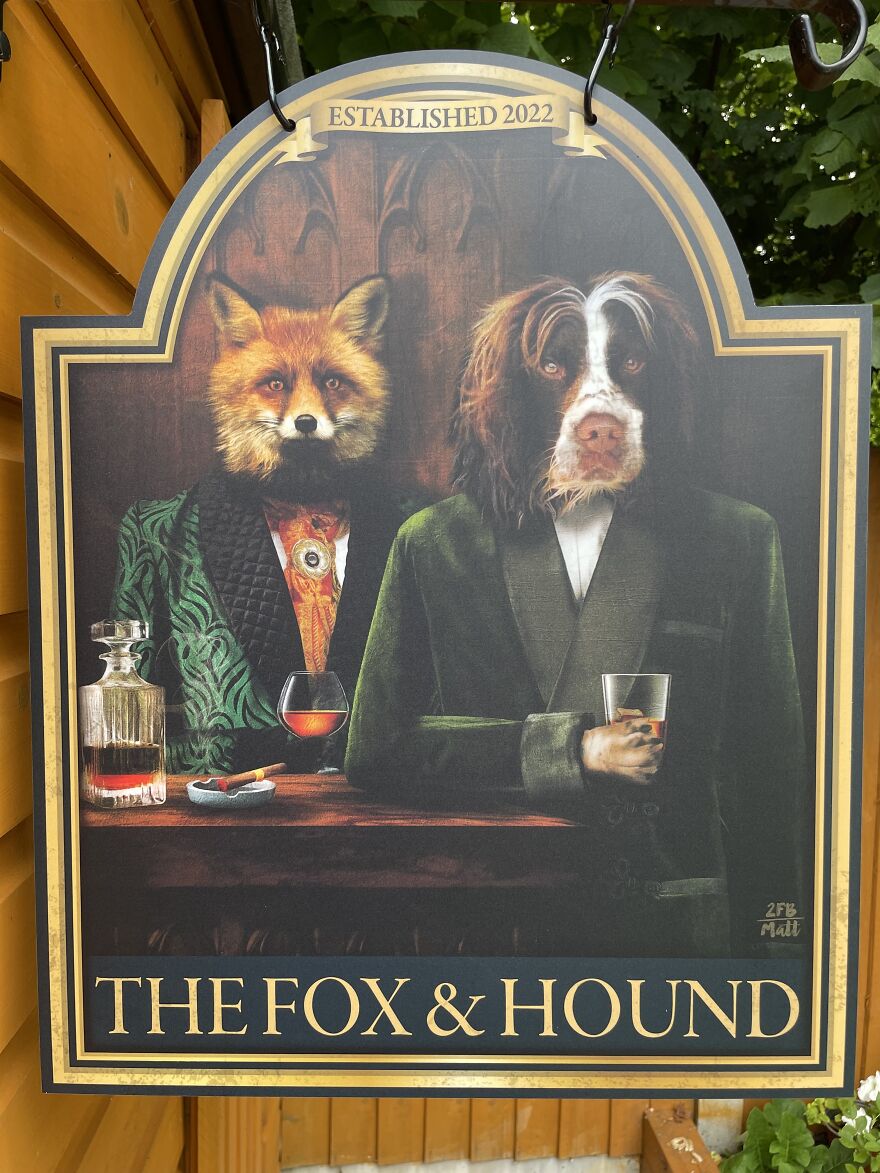 Fox And Hound In A Gentleman's Clubs