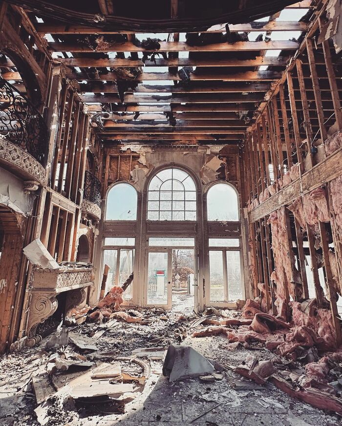 Honest Listing On Zillow Of A Property In Flames, Shared By This Landlord, Got Bought By A British Family Honest Listing On Zillow Of A Property In Flames, Shared By This Landlord, Got Bought By A British Family