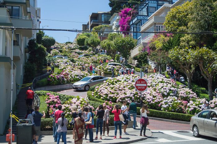 Lombard Street: San Francisco, USA