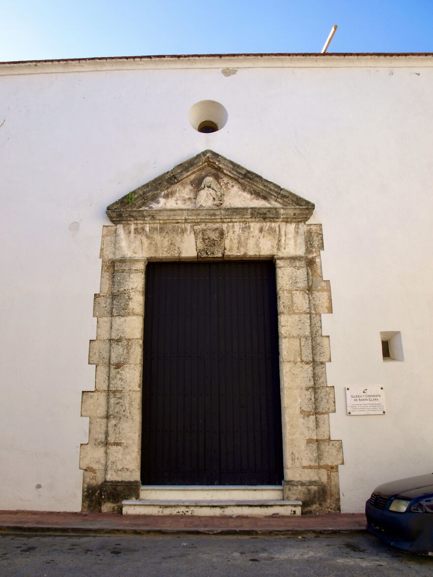An Impressive Door In The Ciudad Colonial