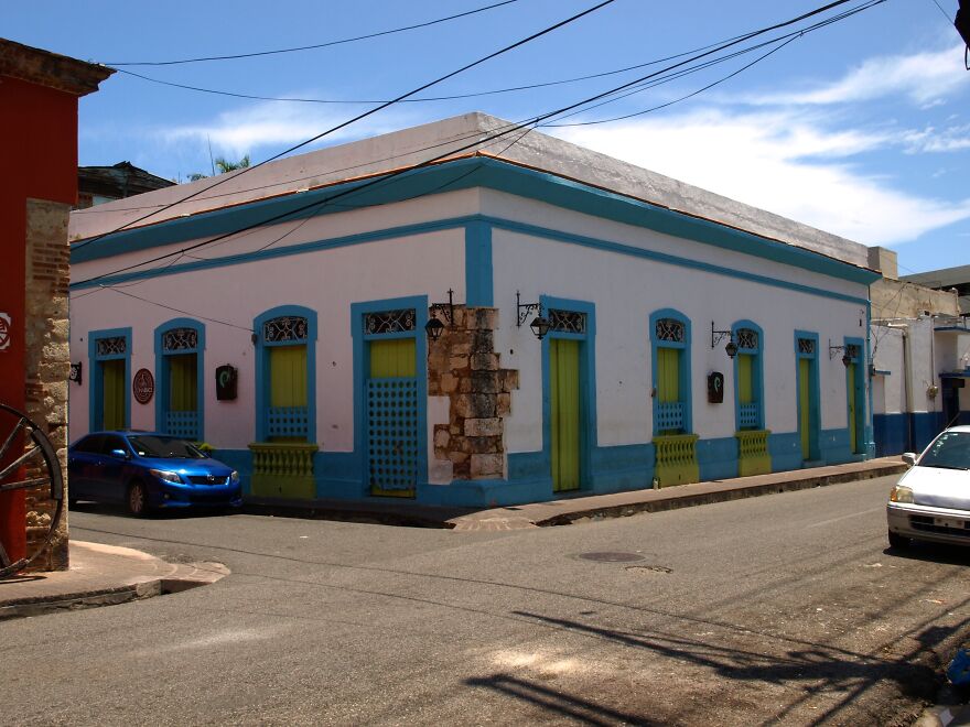 A Colonial Building In La Zona