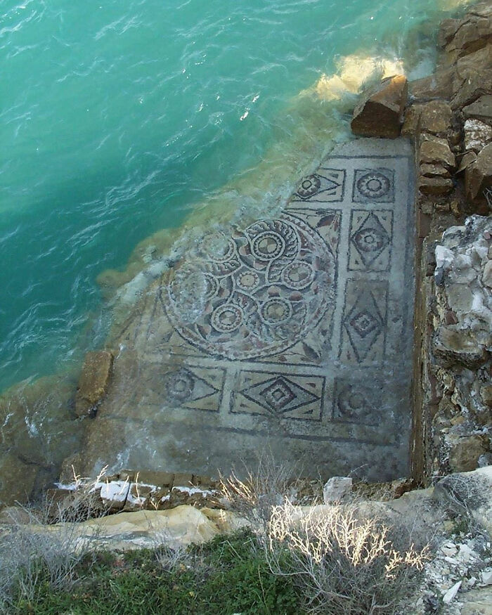 Magnífico mosaico del piso de una villa romana descubierto en las excavaciones de rescate de la antigua ciudad de Zeugma