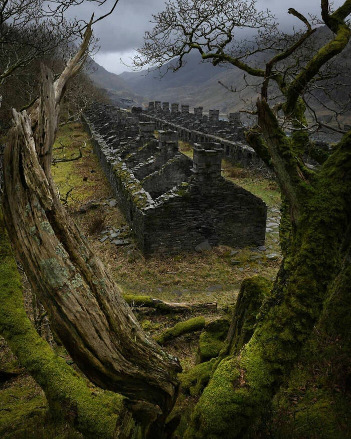 Llanberis, Gales - Cabañas abandonadas de mineros de pizarra del siglo XIX