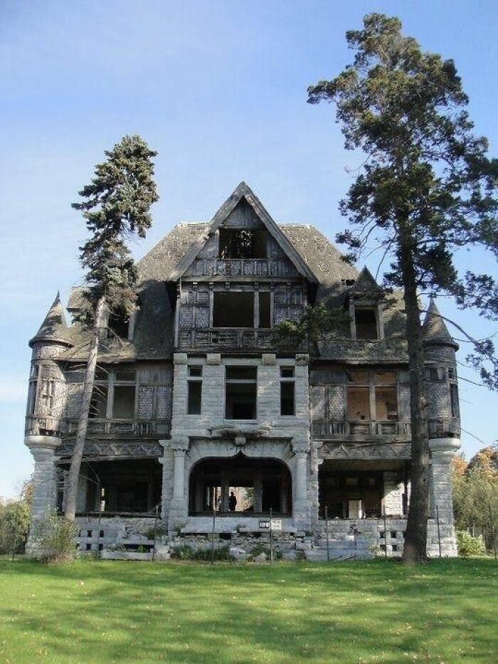 The Wyckoff Villa, Located On Carleton Island, NY Was Built In 1894 And Abandoned In The 1920s