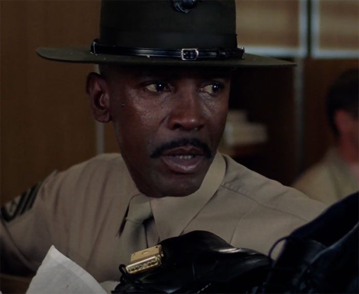 Louis Gossett Jr. wear officer clothes in movie An Officer and a Gentleman