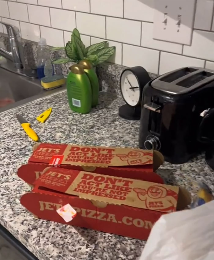 Airbnb Host Is Disgusted With Guest Who Didn't Clean After Themself In The Apartment, Gets Destroyed Online Airbnb Host Is Disgusted With Guest Who Didn't Clean After Themself In The Apartment, Gets Destroyed Online