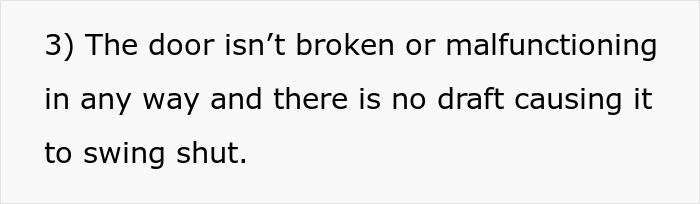 14-Year-Old Won’t Stop Slamming Her Bedroom Door And Parents Replace It With A Curtain, But She’s Not Having It 14-Year-Old Won’t Stop Slamming Her Bedroom Door And Parents Replace It With A Curtain, But She’s Not Having It