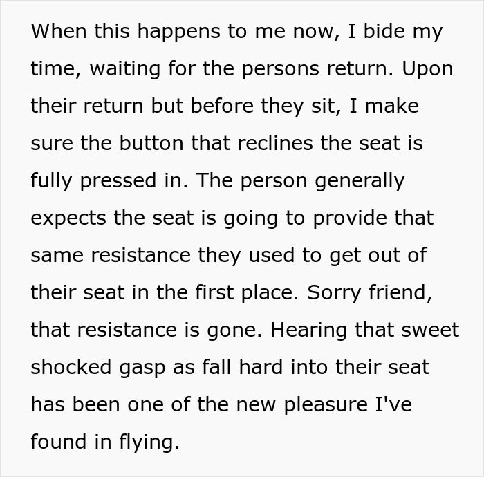 Netizens Applaud This Plane Passenger For Coming Up With The Perfect Revenge On People Who Keep Pulling On Their Seat When Standing Up Netizens Applaud This Plane Passenger For Coming Up With The Perfect Revenge On People Who Keep Pulling On Their Seat When Standing Up