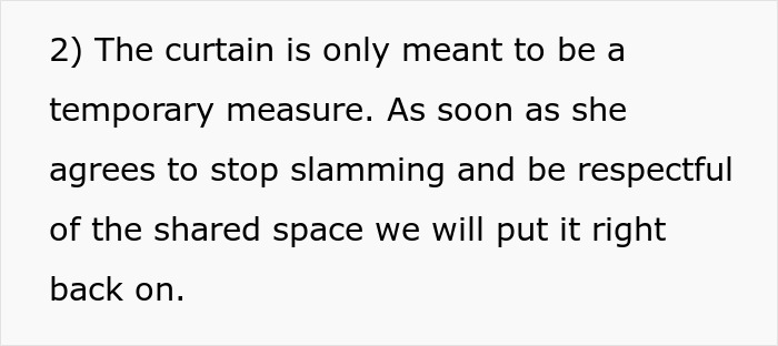 14-Year-Old Won’t Stop Slamming Her Bedroom Door And Parents Replace It With A Curtain, But She’s Not Having It 14-Year-Old Won’t Stop Slamming Her Bedroom Door And Parents Replace It With A Curtain, But She’s Not Having It