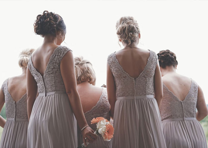 Bridezilla Has An Awkward Wedding With No Bridesmaids After They All Leave Over Her Mistreatment Of A Woman With Glasses Bridezilla Has An Awkward Wedding With No Bridesmaids After They All Leave Over Her Mistreatment Of A Woman With Glasses