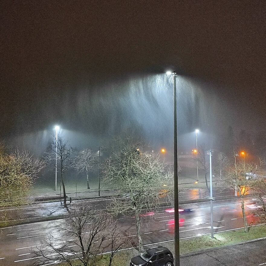 Bizar Rain, It Seems The Picture Is Out Of Focus But It Is Not