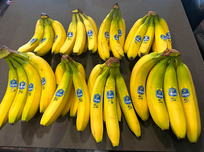 Pedí 8 plátanos en mi pedido semanal... Me dieron 8 racimos y sólo me cobraron 0,68 dólares, el precio de un plátano